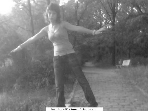 nO fAtE - atzi vrut poooze:D..uitatzi:D....in botanika cu - Pictures with us