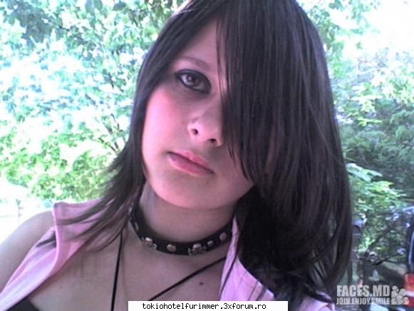 pun poze k mine me... a big girl and emo fan th!!!
