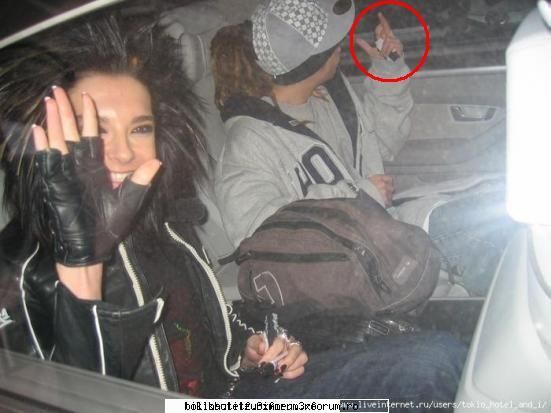 uitati-va la tom k el e baza in poza asta... :rotfl:  :rotfl:  :rotfl: funny with tom..